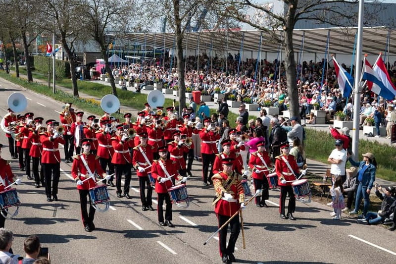 Amsterdam: Day Trip to Flower Parade & Keukenhof on April 18 - Key Things That Make This Day Trip Worth It