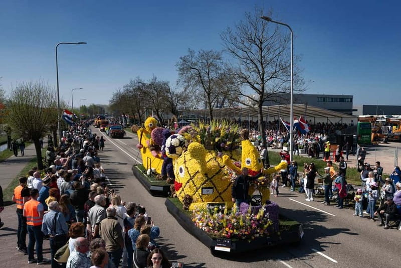 Amsterdam: Day Trip to Flower Parade & Keukenhof on April 18 - Lunch on April 18: plan for meals on your own