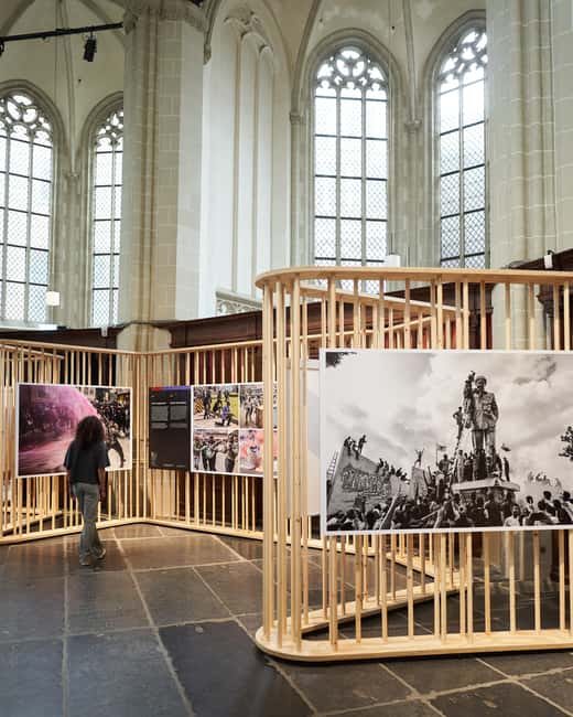 Amsterdam: De Nieuwe Kerk Entry Ticket - Walking Through the Church Grounds: Memorials, Royalty, and Human Stories