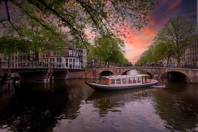 Amsterdam Evening Canal Cruise with Live Guide and Onboard Bar - Why an evening canal cruise hits different in Amsterdam