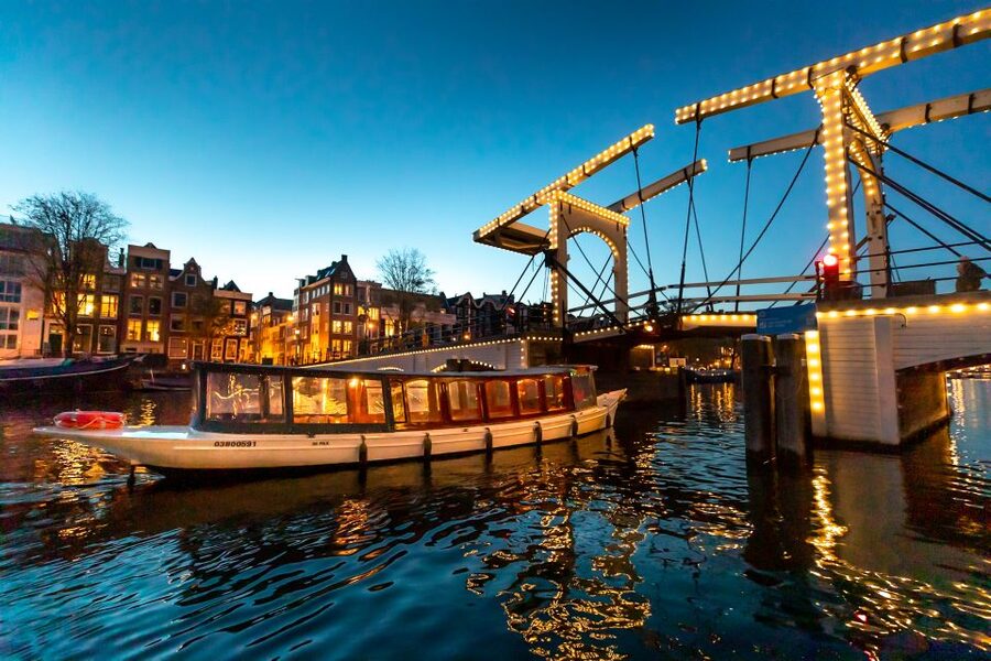 Amsterdam: Evening Canal Cruise with (Open) Bar on Board - Key highlights you will feel right away