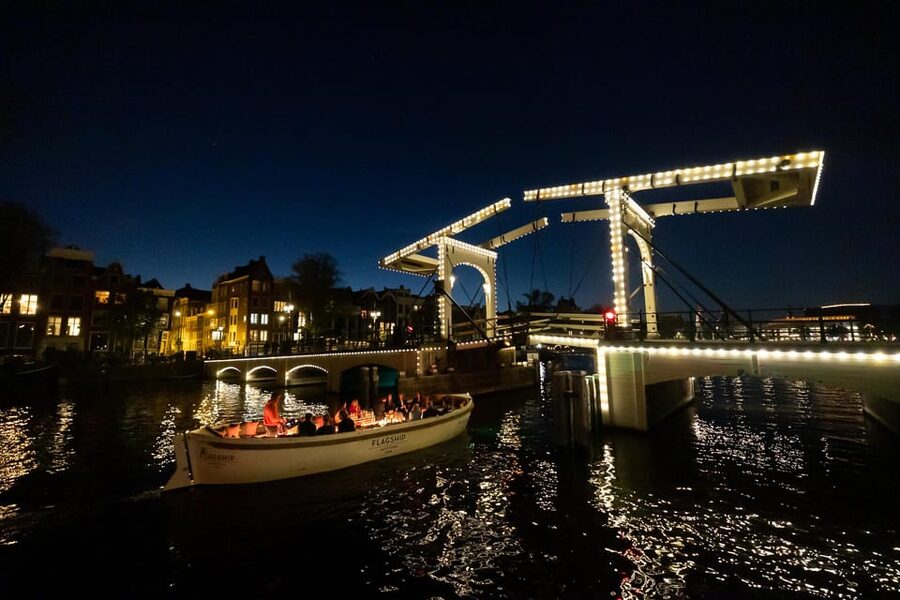 Amsterdam: Evening Canal Cruise with (Open) Bar on Board - Drinks onboard: what you get, and how $18 can be good value