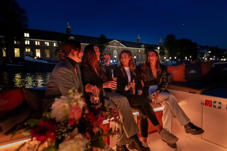 Amsterdam: Evening Canal Cruise with (Open) Bar on Board - Magere Brug, the Skinny Bridge moment: romantic and very photogenic