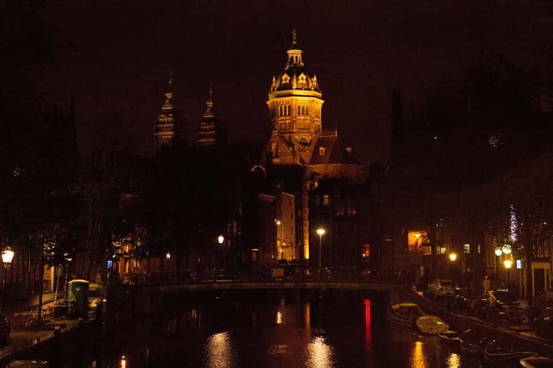 Amsterdam: Evening Cocktail Cruise along the canals - Cocktails, Mocktails, and Snacks, Including Nachos and Crostinis