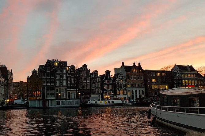Amsterdam Evening Cosy & Small Cruise & Drinks and Bites - Sunset - The canal narration: where the guide really changes the vibe