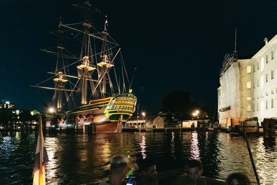 Amsterdam: Evening Cruise with Optional Wine and Snacks - Audio Guide in 19 Languages: Easy Context Without Overthinking