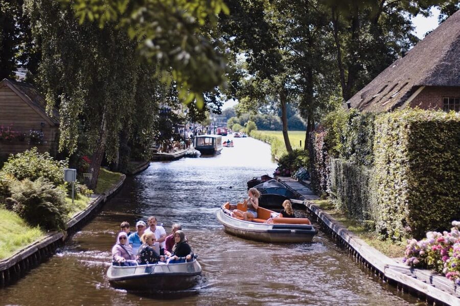 Amsterdam: Explore Giethoorn in a Private Tour with Driver - Giethoornsche Lake cruise: why the second boat ride is worth it