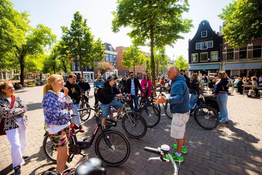 Amsterdam: Explore the City Highlights by Bike - Museumplein and Vondelpark: art square energy, park-time recovery