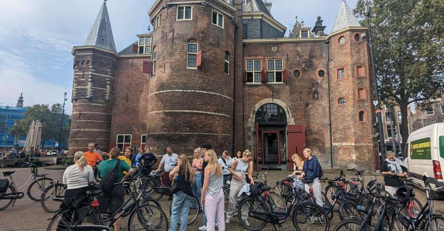 Amsterdam: Explore the City Highlights by Bike - Oosterdokseiland and Marineterrein: your calm setup before the famous canals