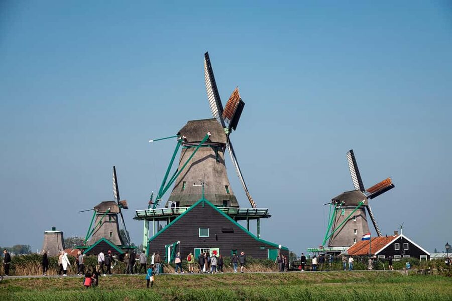Amsterdam: Explore Zaanse Schans: Half-Day Luxury Coach Trip - Zaanse Schans windmills: best ways to use your walking time