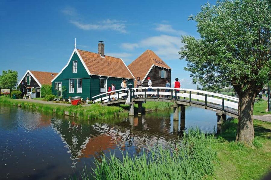 Amsterdam: Explore Zaanse Schans: Half-Day Luxury Coach Trip - Cheese maker stop: what the tastings teach you