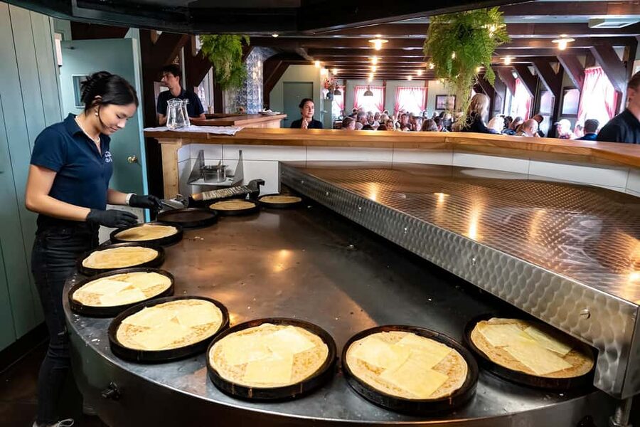 Amsterdam: Explore Zaanse Schans: Half-Day Luxury Coach Trip - Where this fits best: families, couples, and craft fans