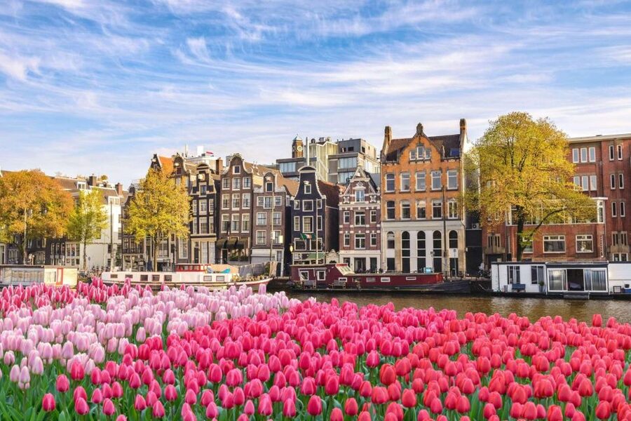 Amsterdam Family Friendly Historical Walking Tour - The 3-hour option adds a 1-hour canal cruise with live commentary