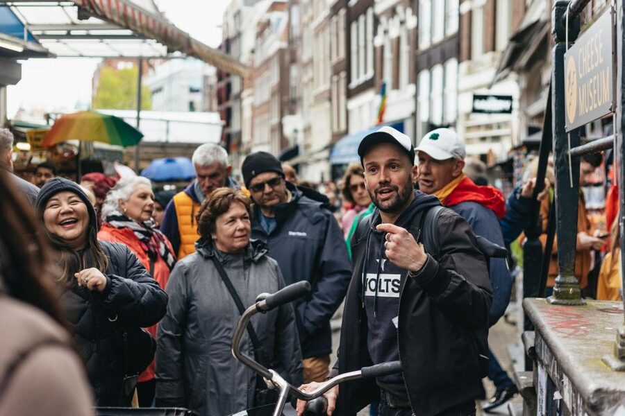 Amsterdam: Food and Culture Walking Tour with Tastings - Roman’s guide style: humor, names, and small details that change the day