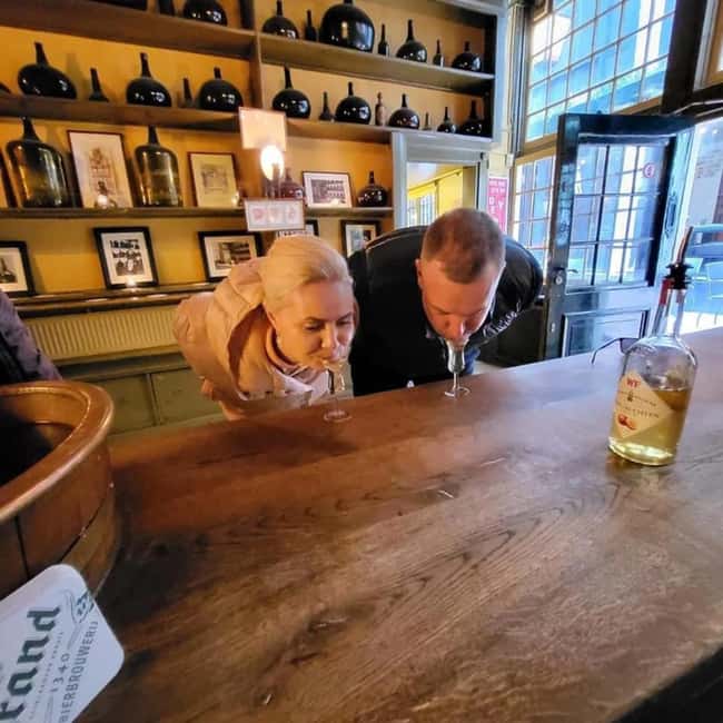 Amsterdam: Food Walking Tour - Schreierstoren Tower Stop and the Snack Break (25 Minutes)
