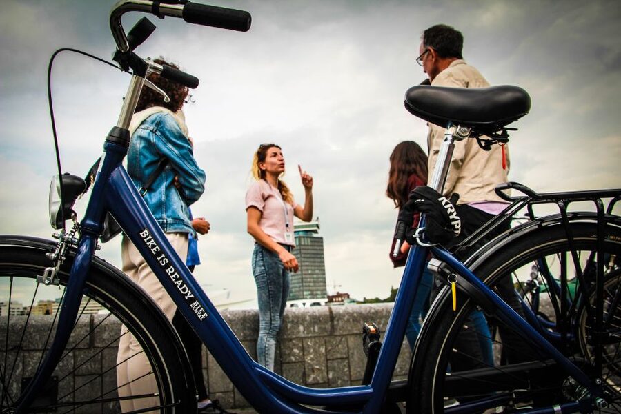 Amsterdam full day: Walking, Biking & Cruising with Lunch - Meeting at Beursplein 1, then getting your bearings on foot