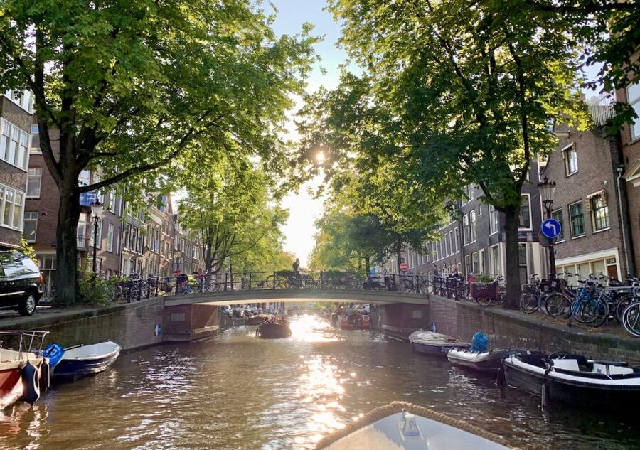 Amsterdam: German Canal Cruise with Unlimited Drinks Option - Who this canal cruise suits best