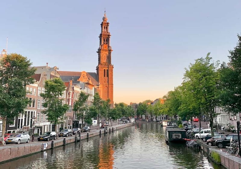 Amsterdam: German Canal Cruise with Unlimited Drinks Option - Why Amsterdam looks better from a German-led canal boat