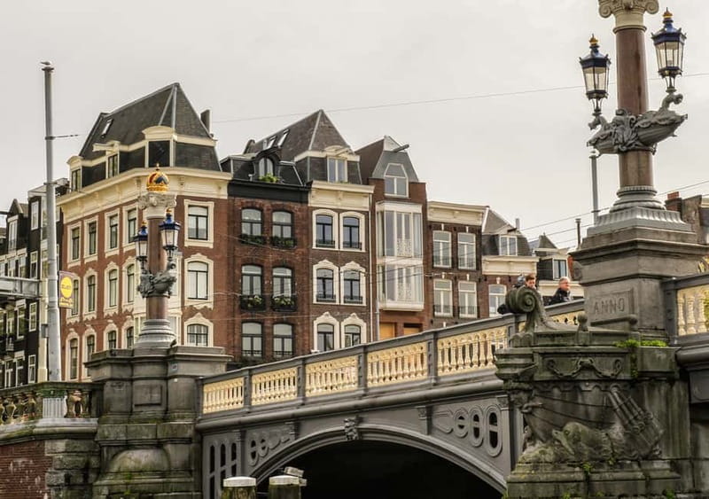 Amsterdam: German Canal Cruise with Unlimited Drinks Option - Weather, comfort, and what to pack for a 1-hour boat