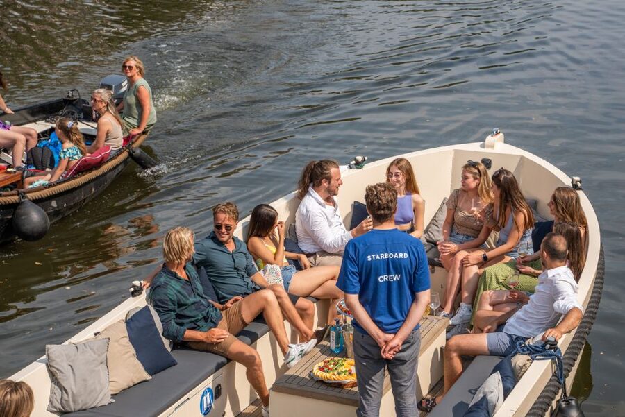 Amsterdam: German Guided Canal Cruise with on Board Bar - Electric canals and a German guide, for a smoother Amsterdam orientation