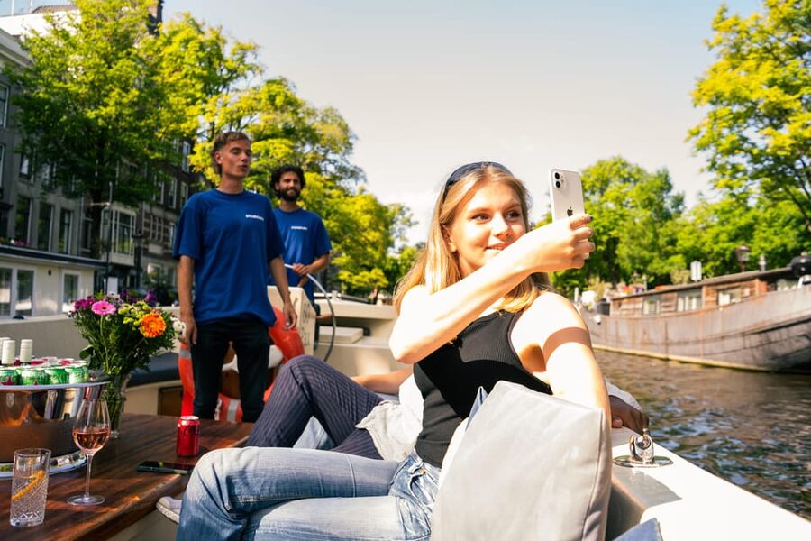 Amsterdam: German Guided Canal Cruise with on Board Bar - The route through Amsterdam canals, stop by stop