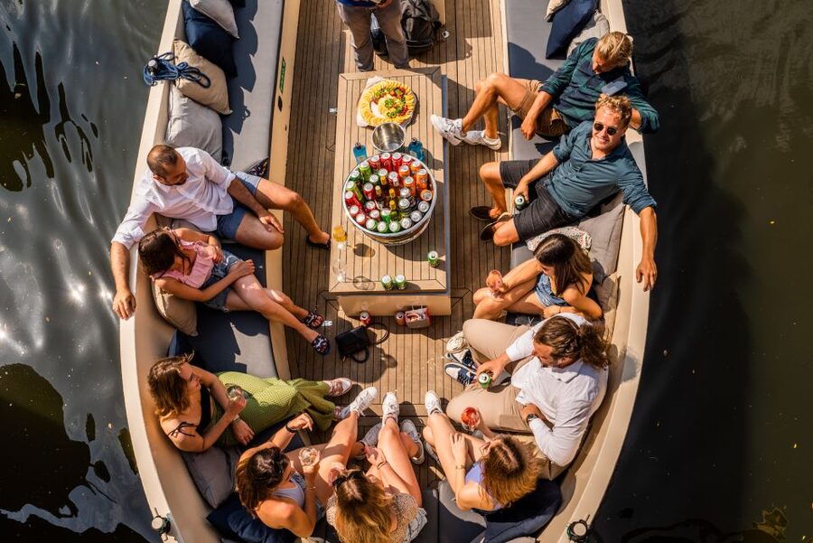 Amsterdam: German Guided Canal Cruise with on Board Bar - Comfort, weather, and what to wear