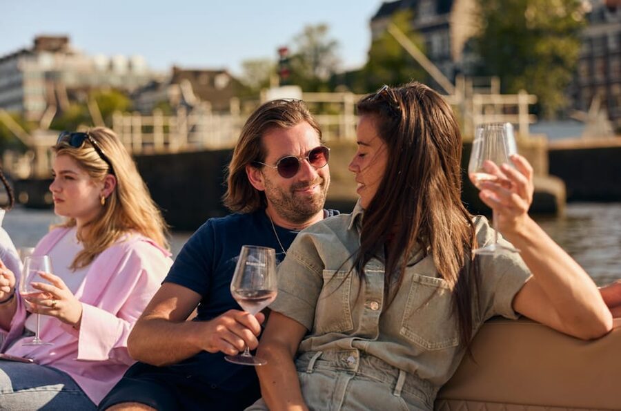 Amsterdam: German Guided Canal Cruise with on Board Bar - Is the $25 price good value for Amsterdam?