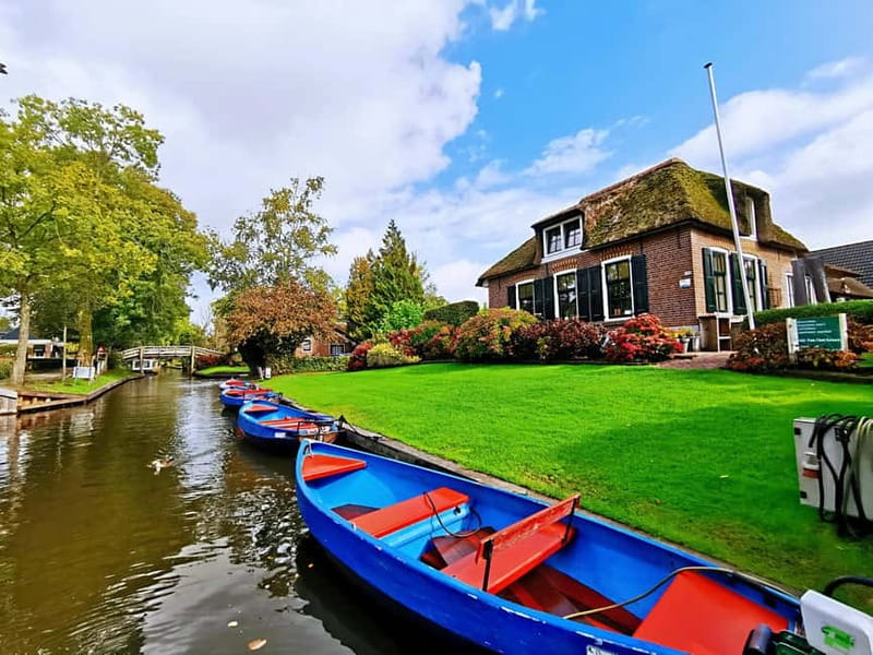 Amsterdam: Giethoorn, Afsluitdijk and Zaanse Schans Day Trip - Zaanse Schans: windmills, wooden houses, and Dutch crafts you can actually see