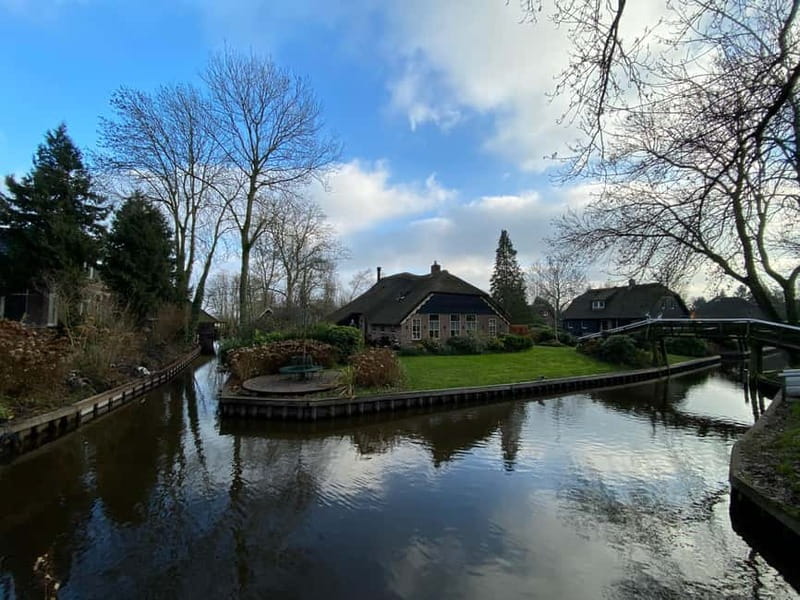 Amsterdam: Giethoorn, Afsluitdijk and Zaanse Schans Day Trip - Giethoorn: car-free canals and a 1-hour cruise that slows the day down