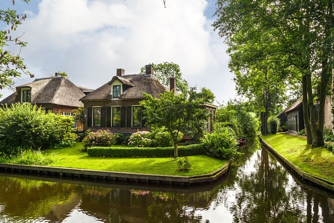 Amsterdam: Giethoorn Tour Scenic Cruise, Cheese & Free Time - Luxurious Coach Start From Overhoeksplein (and why it matters)