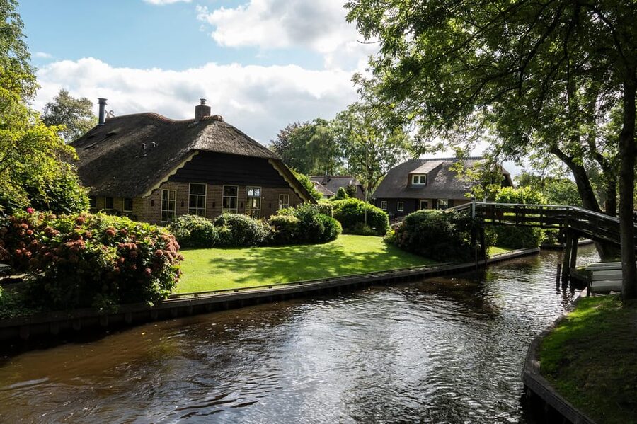 Amsterdam: Giethoorn Tour Scenic Cruise, Cheese & Free Time - Timing that keeps the day realistic (two departure options)