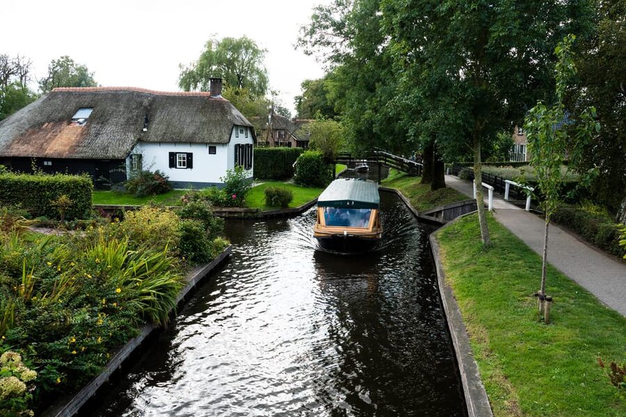 Amsterdam: Giethoorn Tour Scenic Cruise, Cheese & Free Time - What you get when you pay $75: value breakdown, not just a price tag