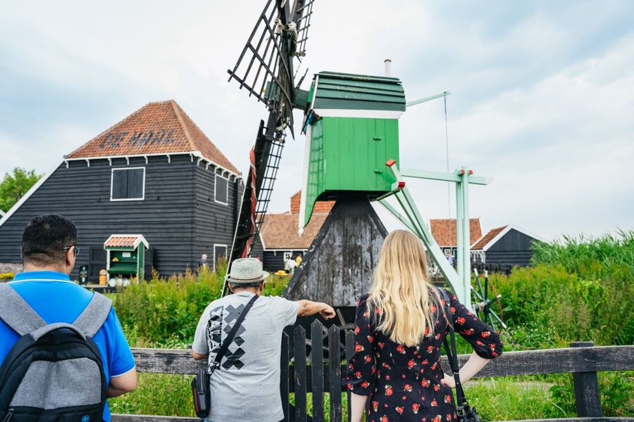 Amsterdam: Giethoorn, Volendam, and Zaanse Schans Tour - Who Should Book This Day Tour, and Who Should Not