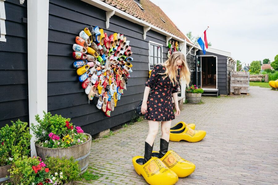 Amsterdam: Giethoorn, Volendam, and Zaanse Schans Tour - The Bus Ride Rhythm: How Travel Time Shapes the Day