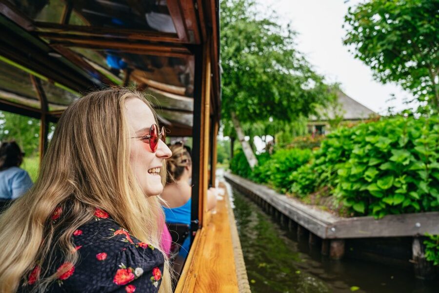 Amsterdam: Giethoorn, Volendam, and Zaanse Schans Tour - Getting Started in Amsterdam: Meet at Lovers Cafe