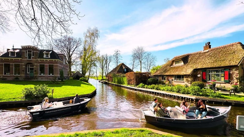 Amsterdam: Giethoorn & Zaanse Schans Small Group Day Trip - Cheese Farm Stop: More Than 20 Cheeses and Real-World Food Stories