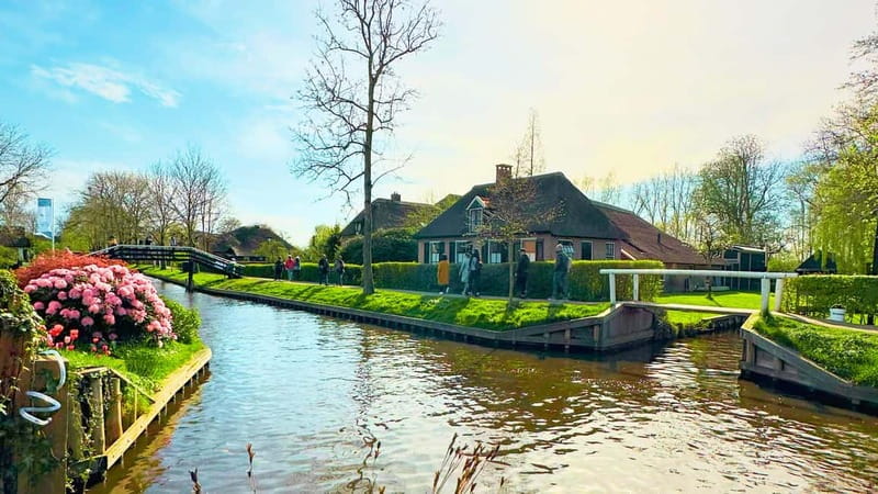 Amsterdam: Giethoorn & Zaanse Schans Small Group Day Trip - Clog Workshop: Watch the Demo, Then Try the Shoes