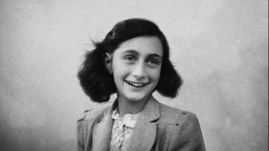 Amsterdam: Guided Anne Frank Small-Group Walking Tour - Esnoga outside: why the exterior start hits differently
