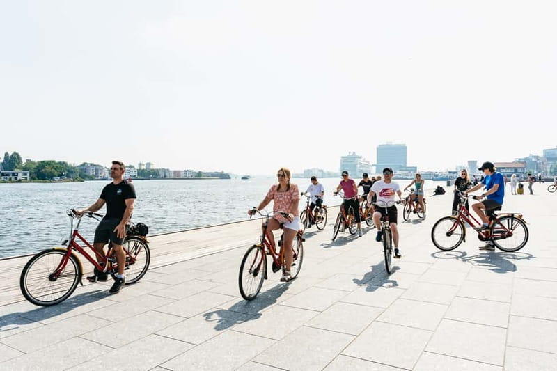 Amsterdam: Guided Bike Tour City Centre in EN/DE/FR/ES - Leidseplein to Vondelpark: Street Energy Plus a Real Break