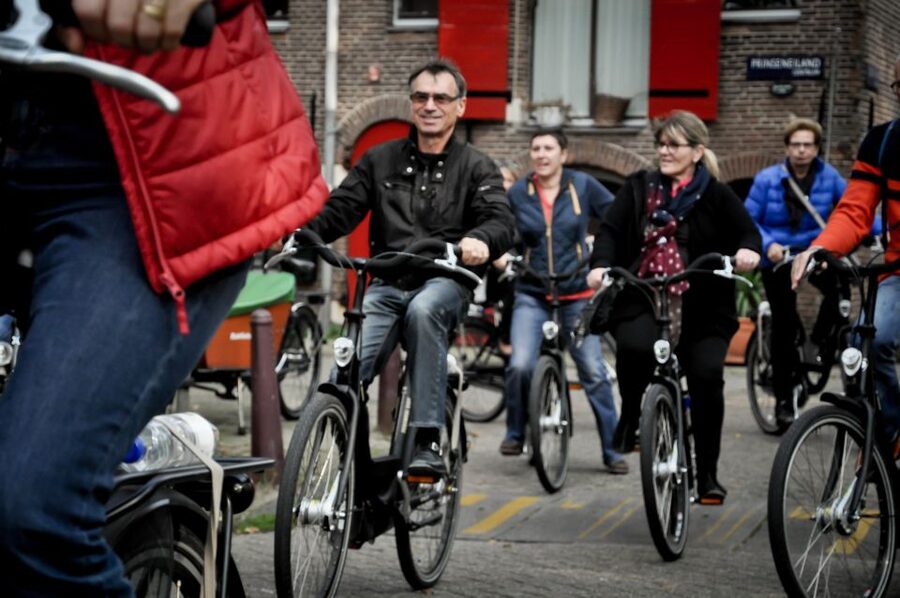 Amsterdam: Guided City Bike Tour in French - What makes this French bike tour worth your time