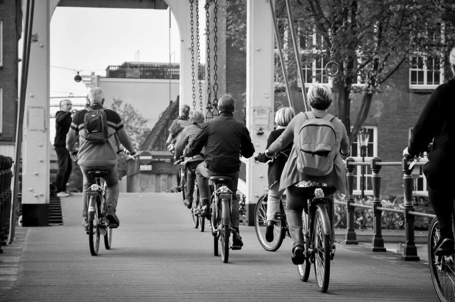 Amsterdam: Guided City Bike Tour in French - Starting at IJdok 47, then gearing up for Amsterdam by bike
