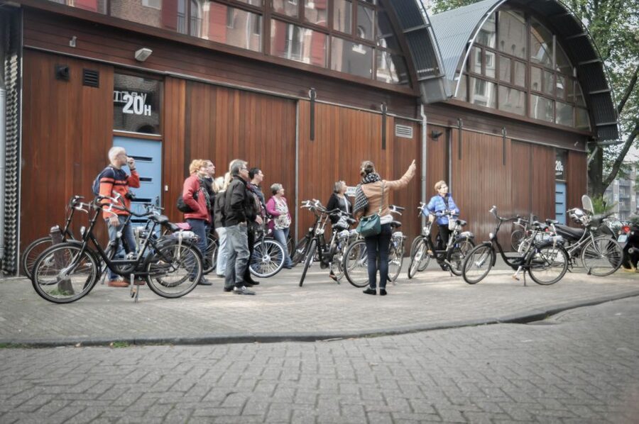 Amsterdam: Guided City Bike Tour in French - Museumsquare, Rijksmuseum, and Van Gogh Museum area: big names, quick bearings