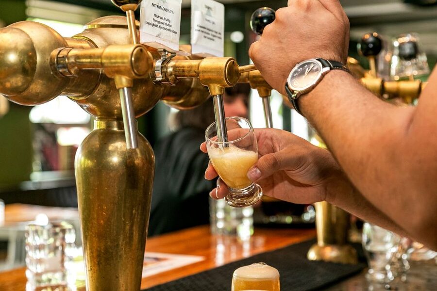 Amsterdam: Guided Craft Beer Brewery Bus Tour with Tastings - Getting to Overhoeksplein and finding your group fast