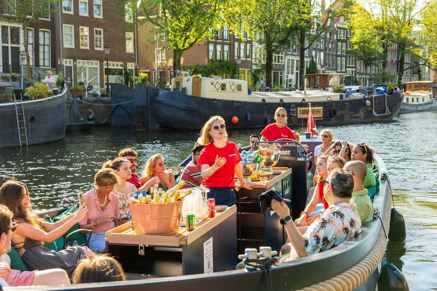 Amsterdam: Guided Open Boat Canal Cruise Including Drink - When this cruise is the best fit