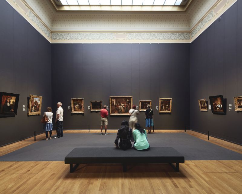 Amsterdam: Guided Rijksmuseum Tour in Spanish - Skip-the-line entrance: the real first win