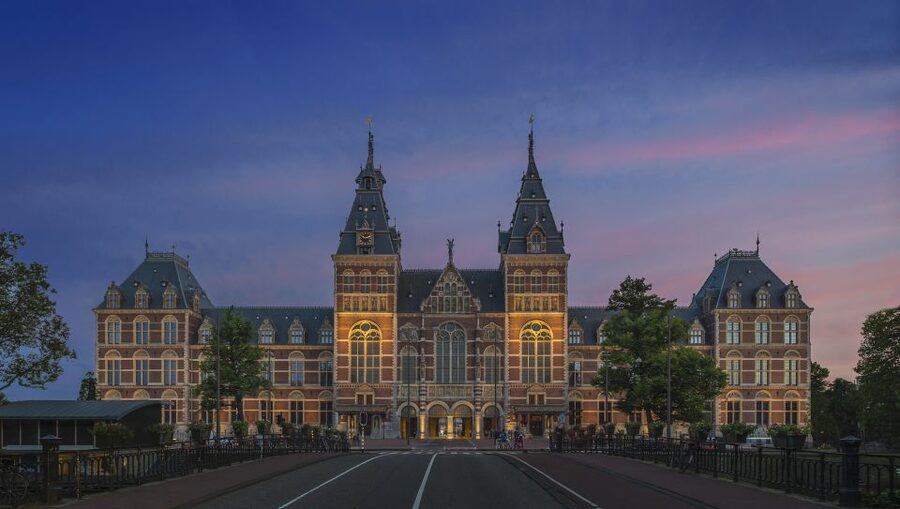 Amsterdam: Guided Rijksmuseum Tour in Spanish - Small group pacing: why max 15 guests is more than a number