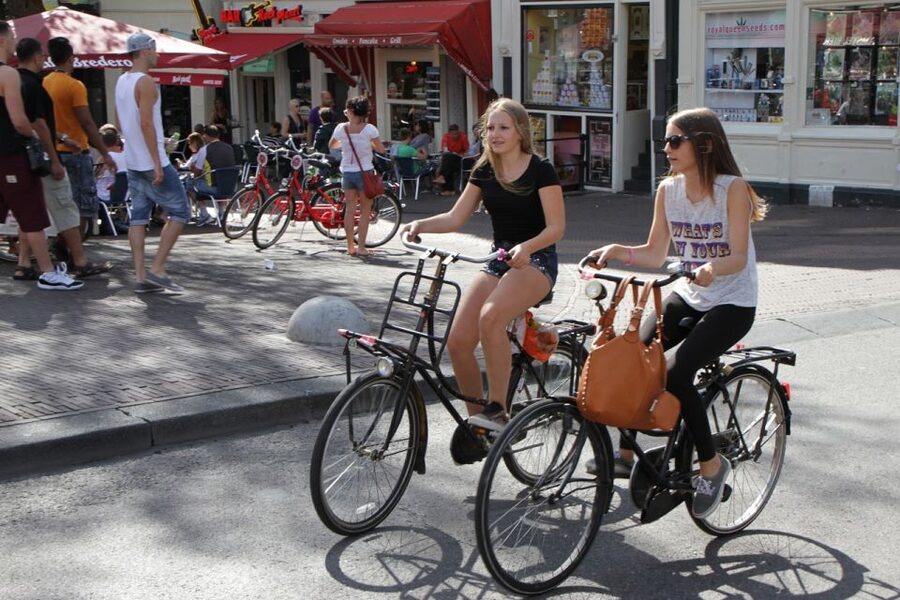 Amsterdam: Guided Sightseeing Bike Tour - Getting your bike at the shop, and why comfort is not a small detail