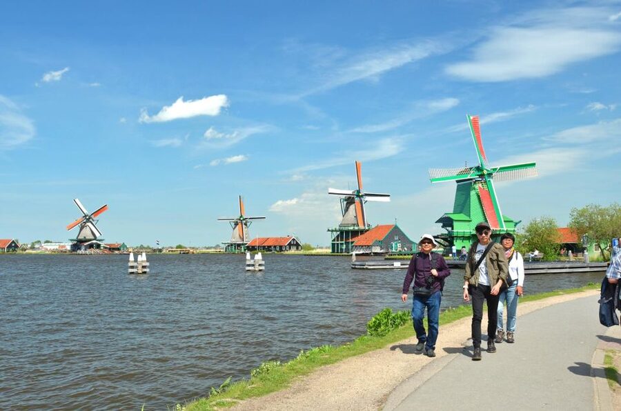 Amsterdam: Guided Zaanse Schans, Windmills & Cheese Tour - Price and what you really get for about $22