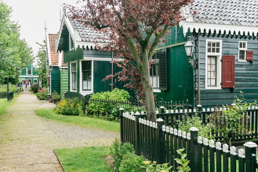 Amsterdam: Guided Zaanse Schans, Windmills & Cheese Tour - Optional Amsterdam canal cruise voucher: why add it
