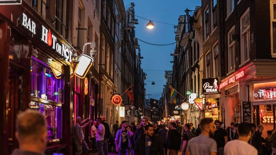 Amsterdam: Highlights & Hidden Gems Private Walking Tour - Meeting at the National Monument and getting your bearings fast